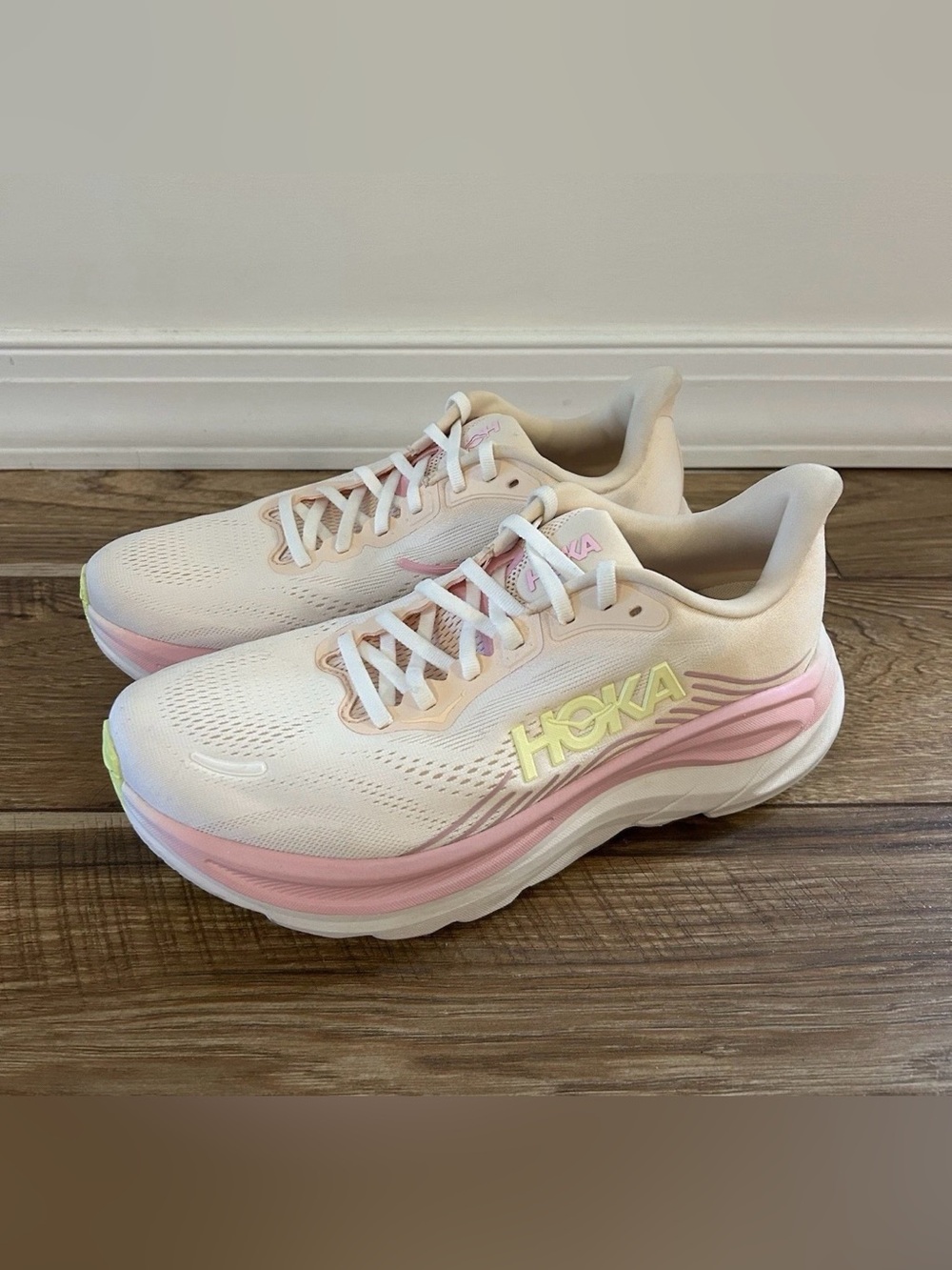 New Hoka Clifton 11 Sneakers Running Shoes Women's 9.5 Tangerine Glow White
